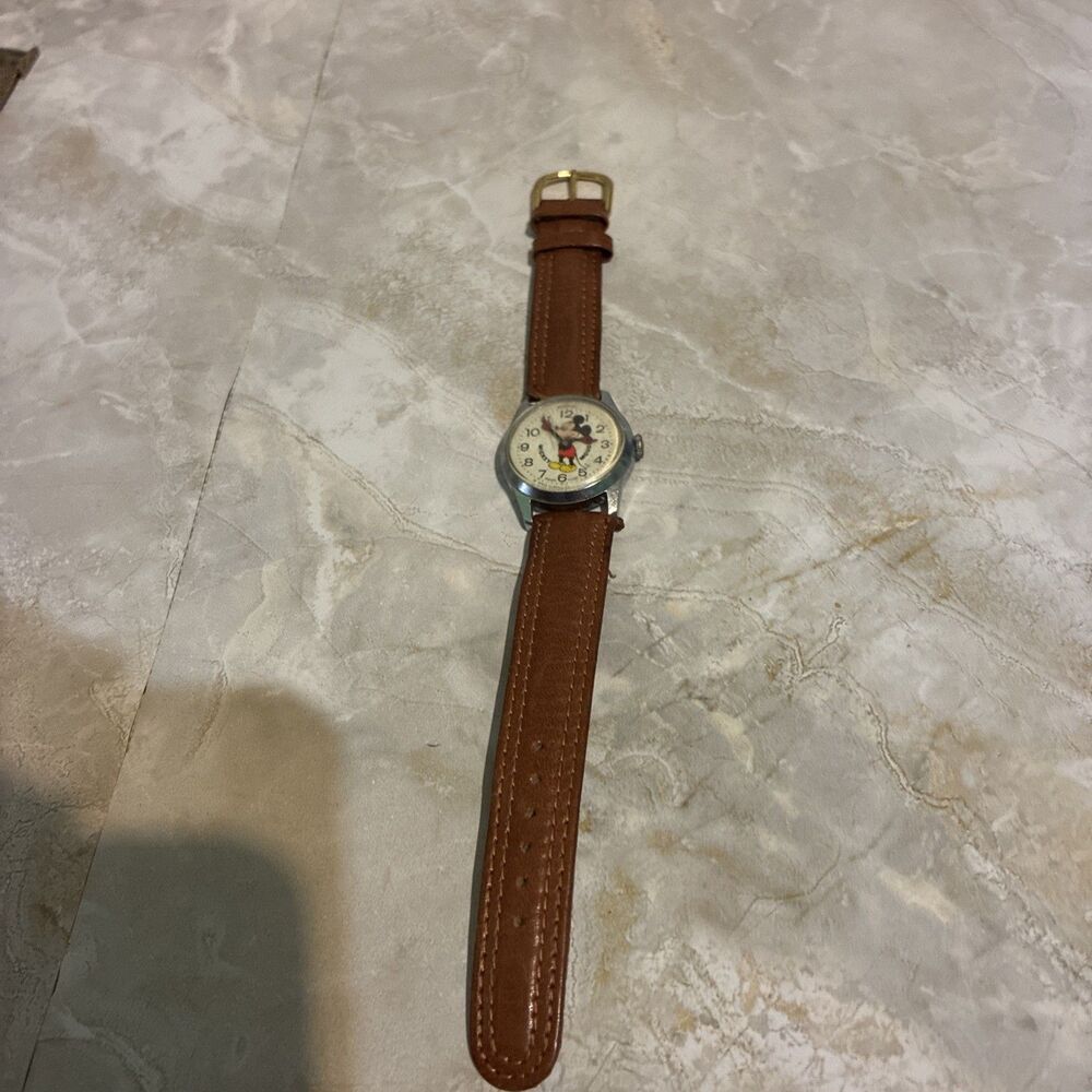 Vtg. Bradley Mechanical 1970’s Mickey Mouse Red Hands Swiss Mede Working